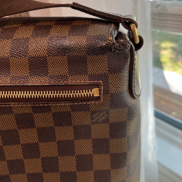 Authentic LOUIS VUITTON Spencer Messenger Bag in Damier Ebene - Picture 5 of 16